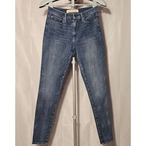 Gap Super High Rise Skinny Jean